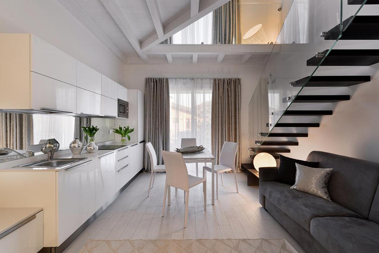 Villa Bianca Luxury Apartments Desenzano del Garda Buitenkant foto