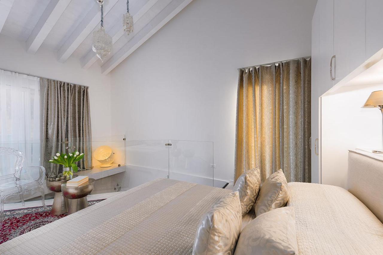 Villa Bianca Luxury Apartments Desenzano del Garda Buitenkant foto