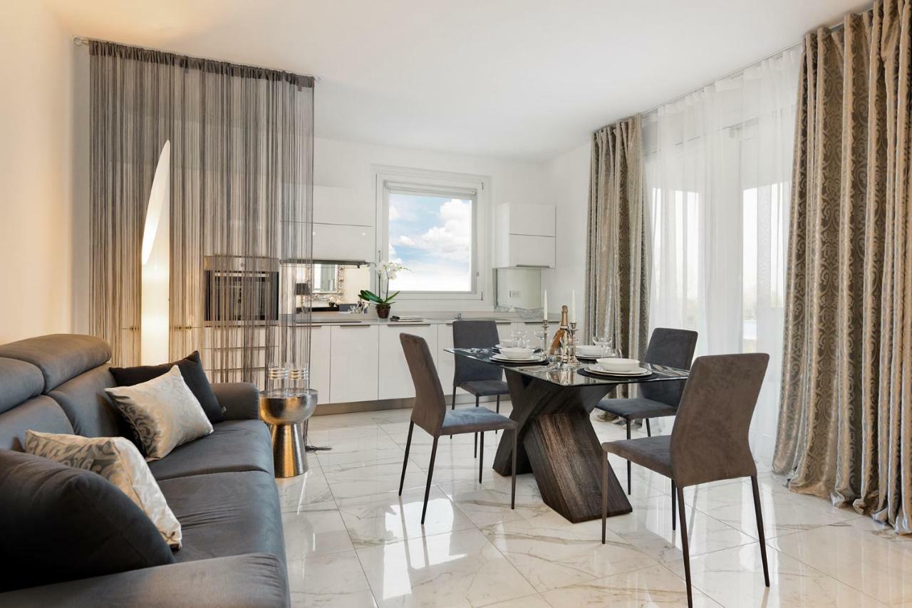 Villa Bianca Luxury Apartments Desenzano del Garda Buitenkant foto
