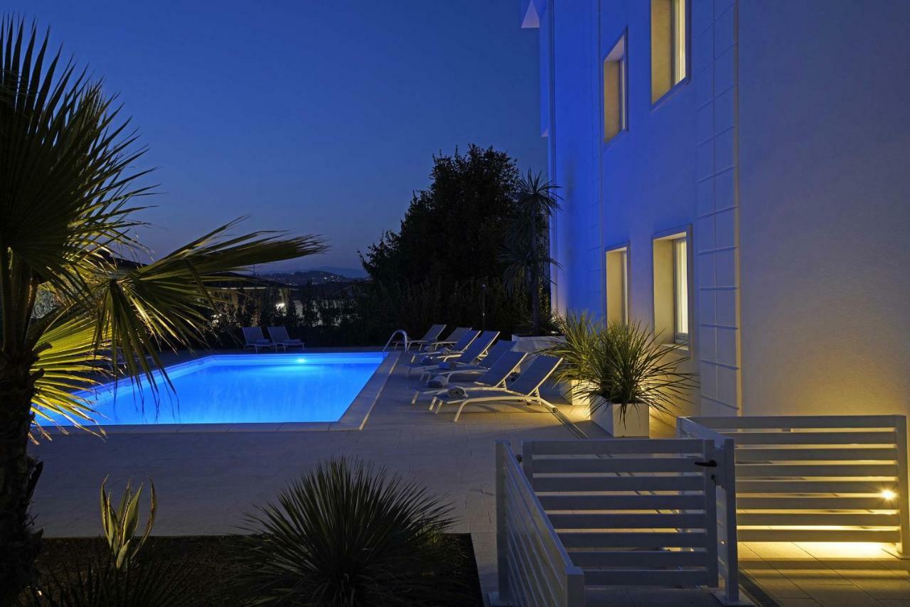 Villa Bianca Luxury Apartments Desenzano del Garda Buitenkant foto