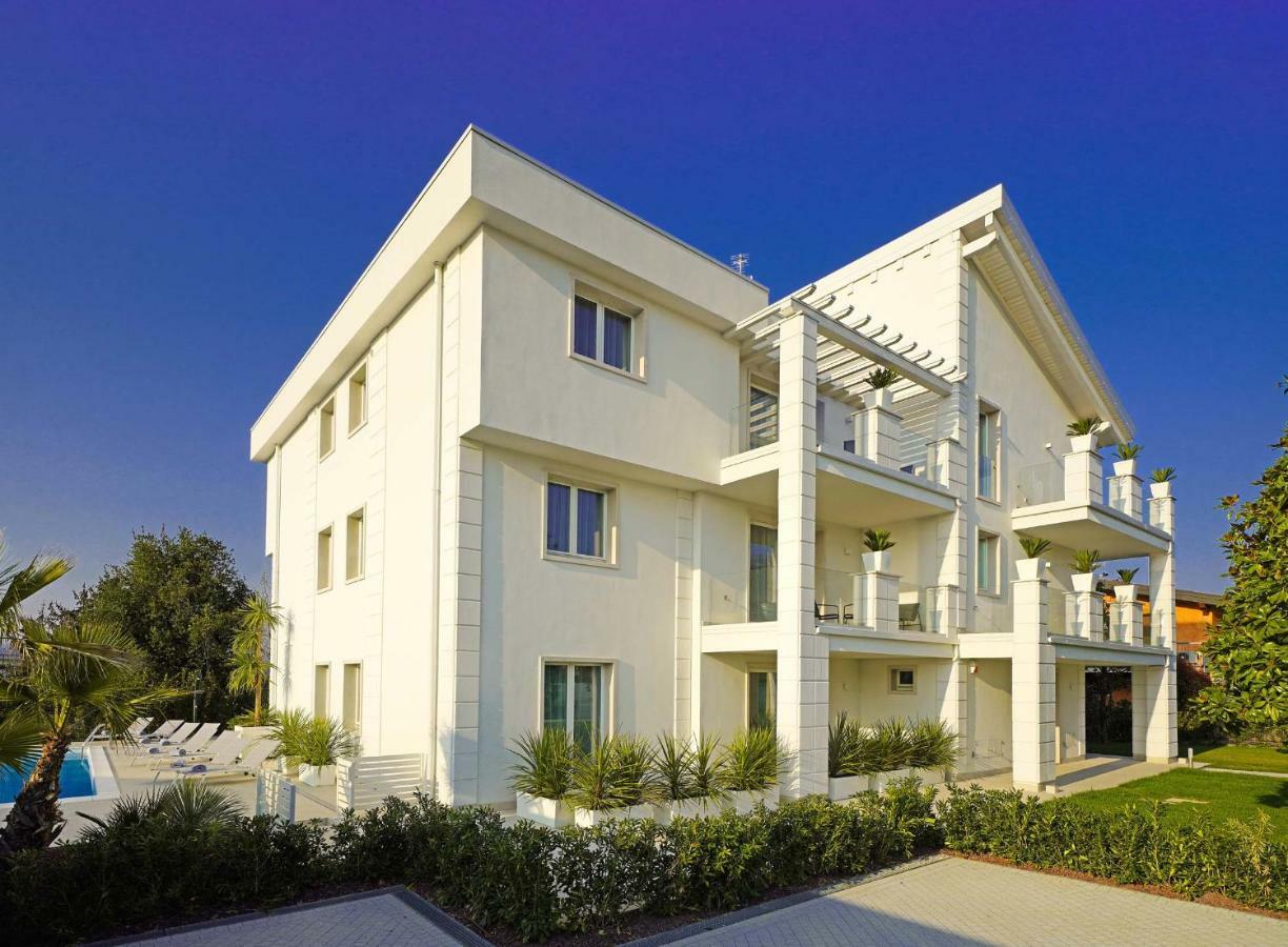 Villa Bianca Luxury Apartments Desenzano del Garda Buitenkant foto