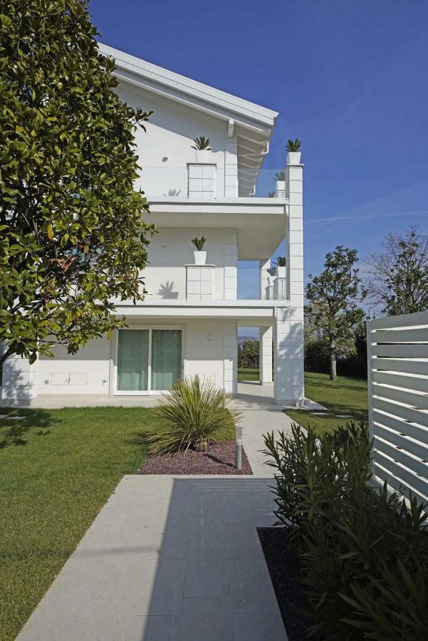 Villa Bianca Luxury Apartments Desenzano del Garda Buitenkant foto
