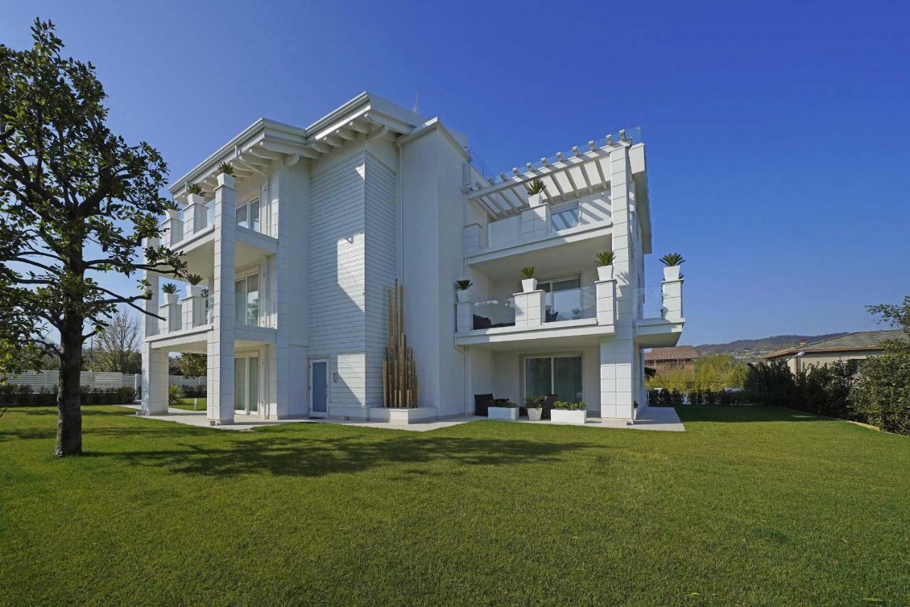 Villa Bianca Luxury Apartments Desenzano del Garda Buitenkant foto