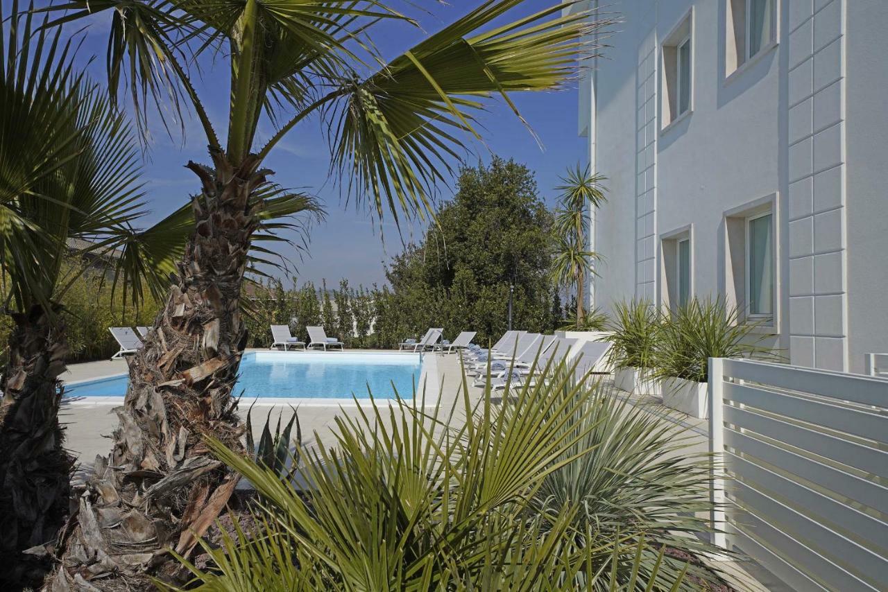 Villa Bianca Luxury Apartments Desenzano del Garda Buitenkant foto