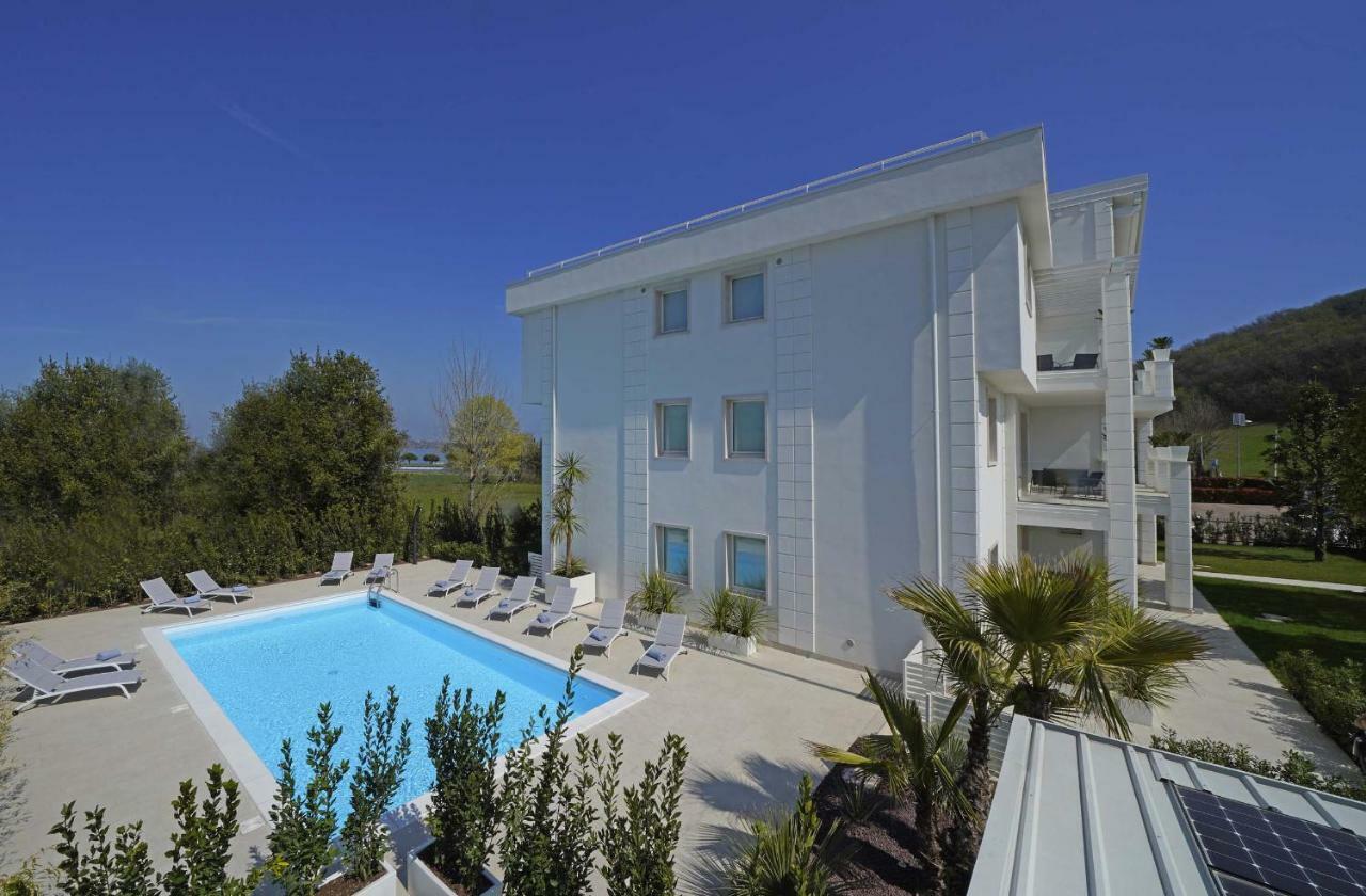 Villa Bianca Luxury Apartments Desenzano del Garda Buitenkant foto