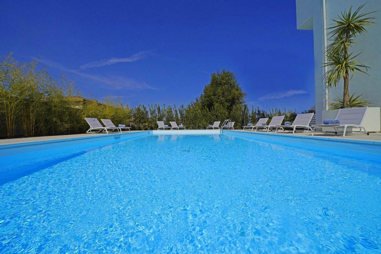 Villa Bianca Luxury Apartments Desenzano del Garda Buitenkant foto