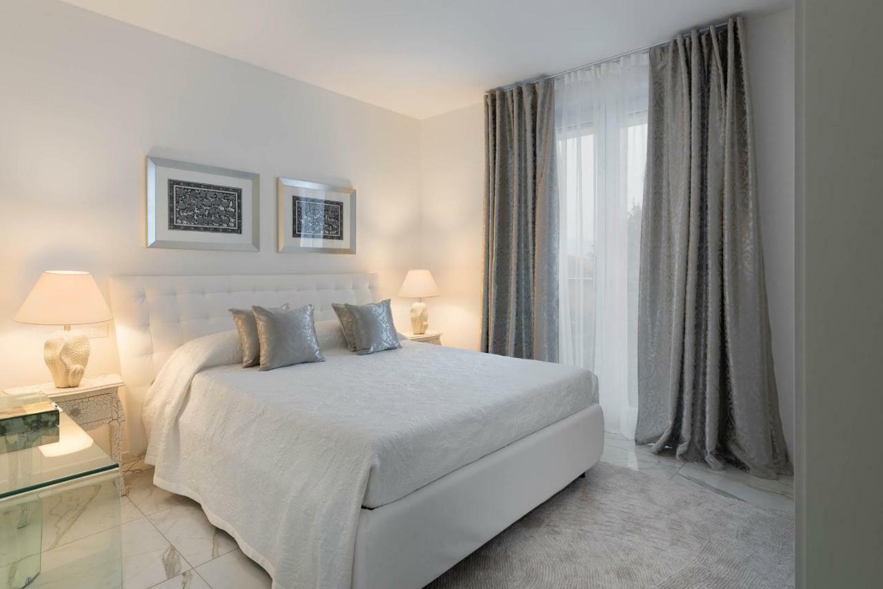 Villa Bianca Luxury Apartments Desenzano del Garda Buitenkant foto