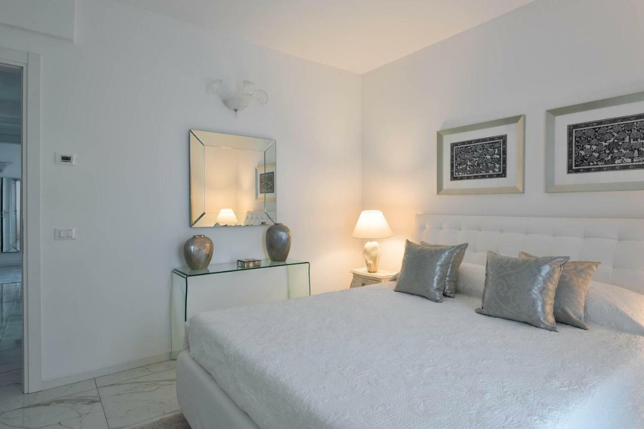 Villa Bianca Luxury Apartments Desenzano del Garda Buitenkant foto