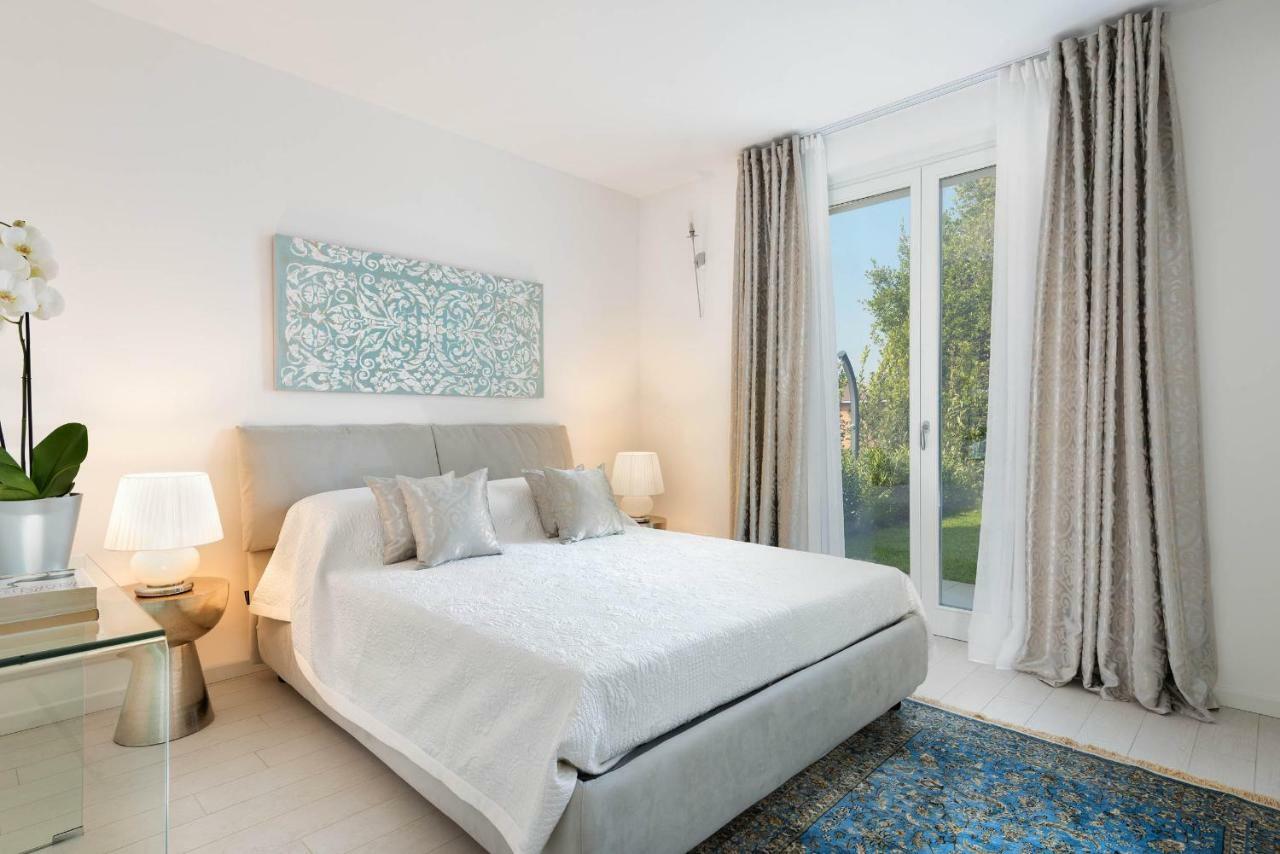 Villa Bianca Luxury Apartments Desenzano del Garda Buitenkant foto