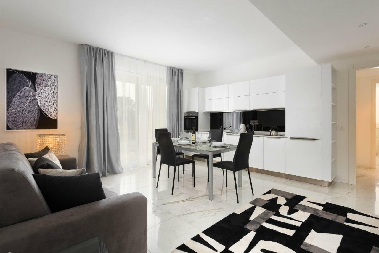 Villa Bianca Luxury Apartments Desenzano del Garda Buitenkant foto