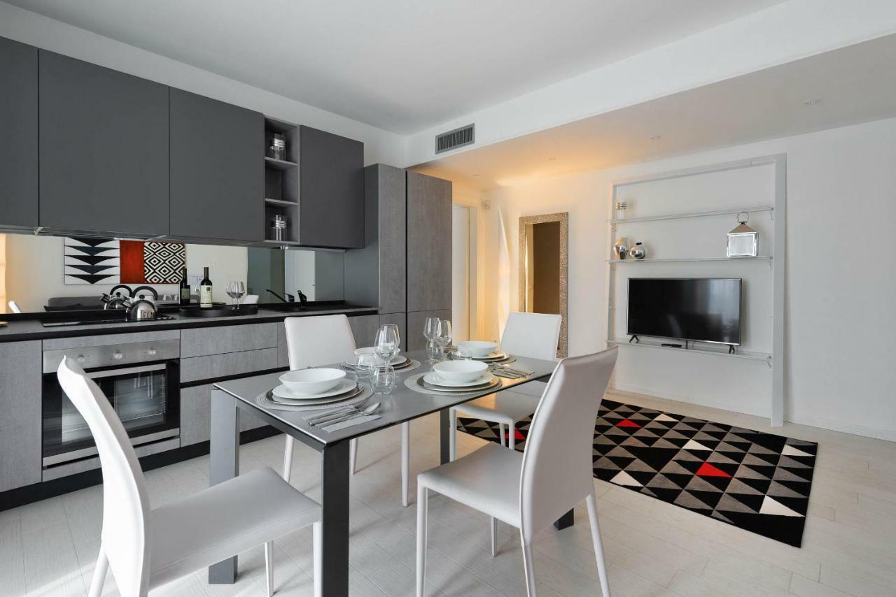 Villa Bianca Luxury Apartments Desenzano del Garda Buitenkant foto