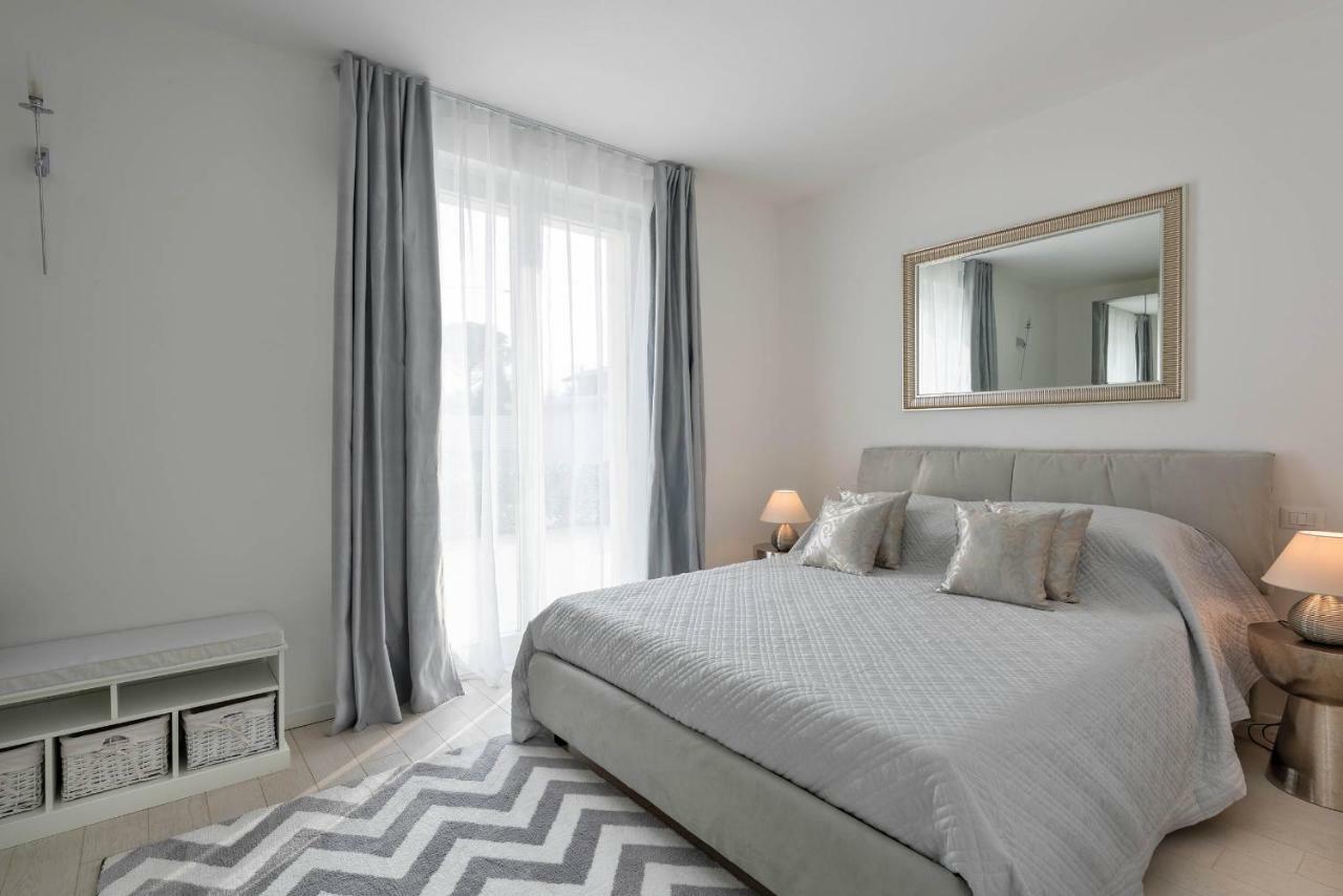 Villa Bianca Luxury Apartments Desenzano del Garda Buitenkant foto