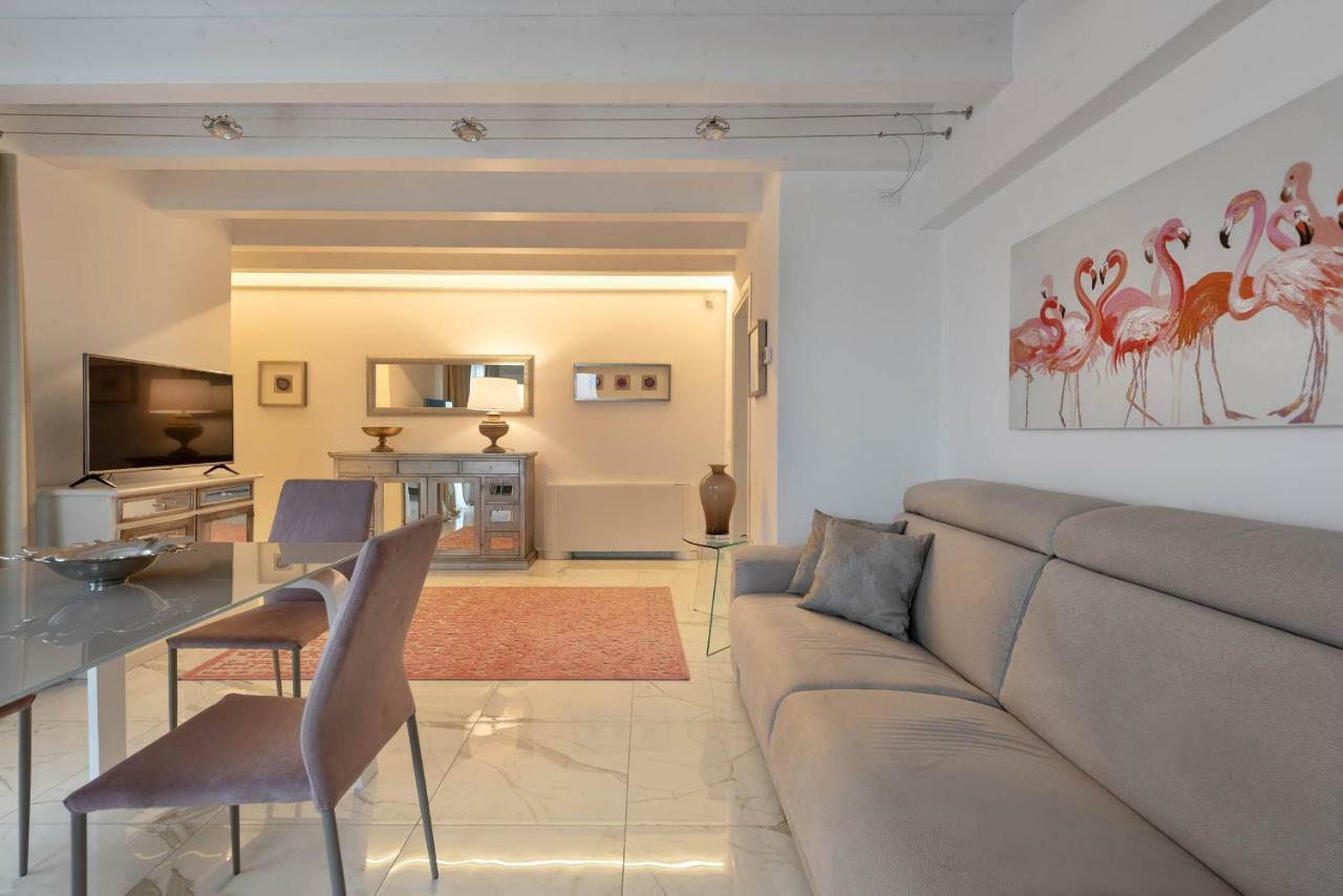 Villa Bianca Luxury Apartments Desenzano del Garda Buitenkant foto