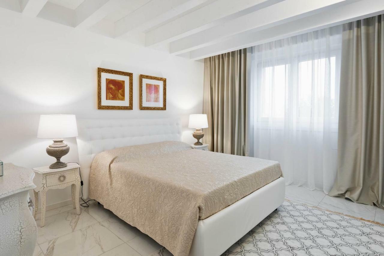 Villa Bianca Luxury Apartments Desenzano del Garda Buitenkant foto