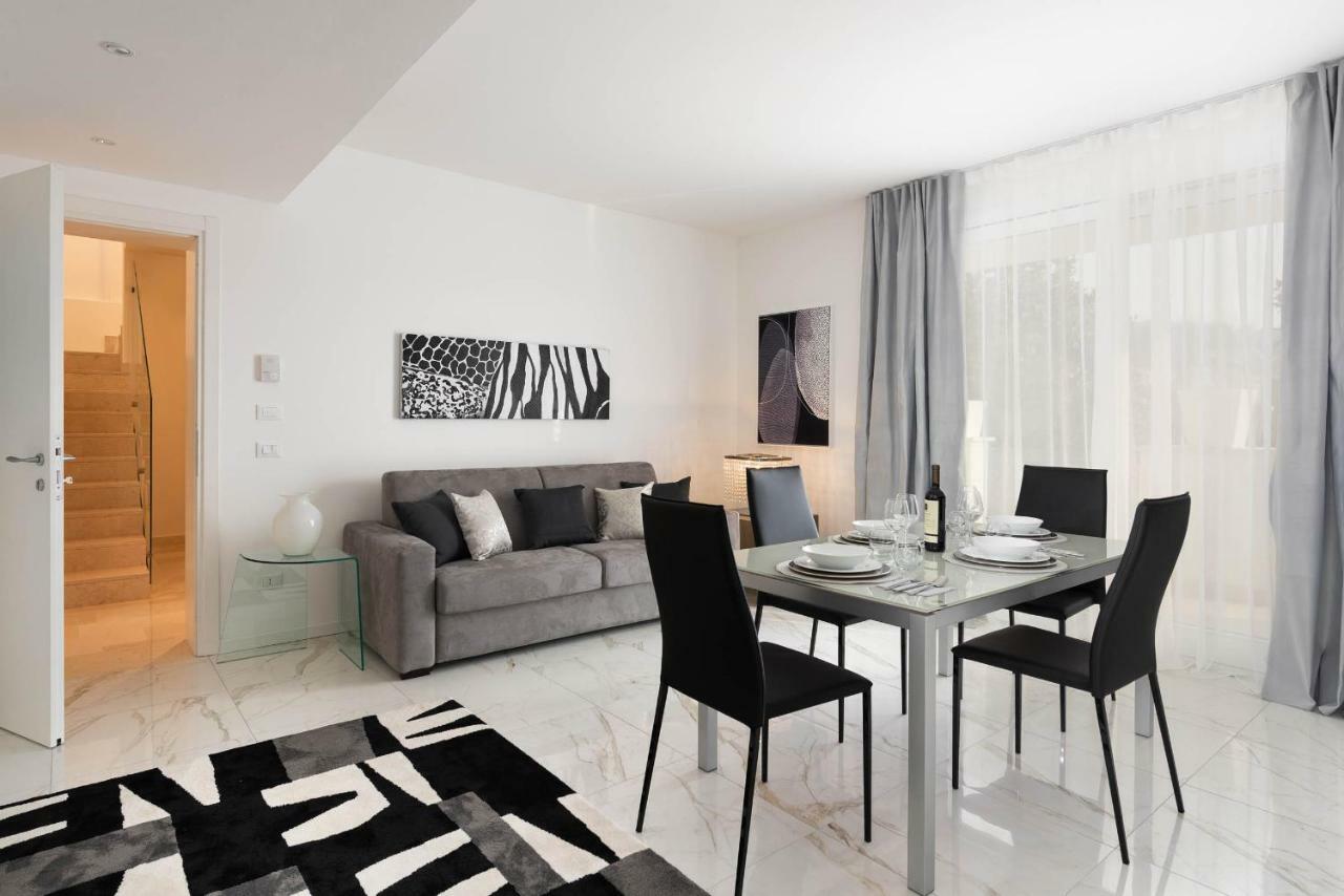 Villa Bianca Luxury Apartments Desenzano del Garda Buitenkant foto