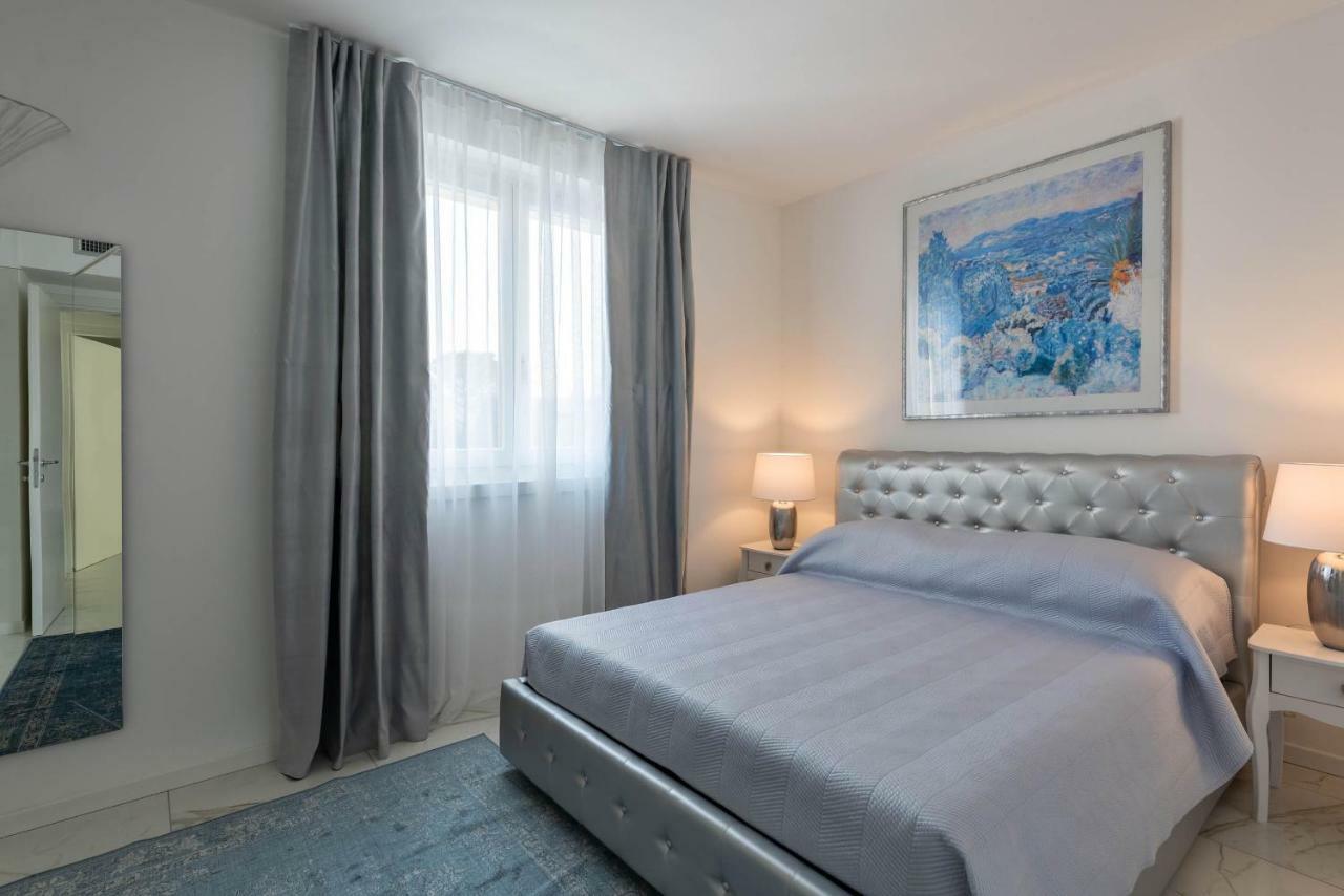 Villa Bianca Luxury Apartments Desenzano del Garda Buitenkant foto
