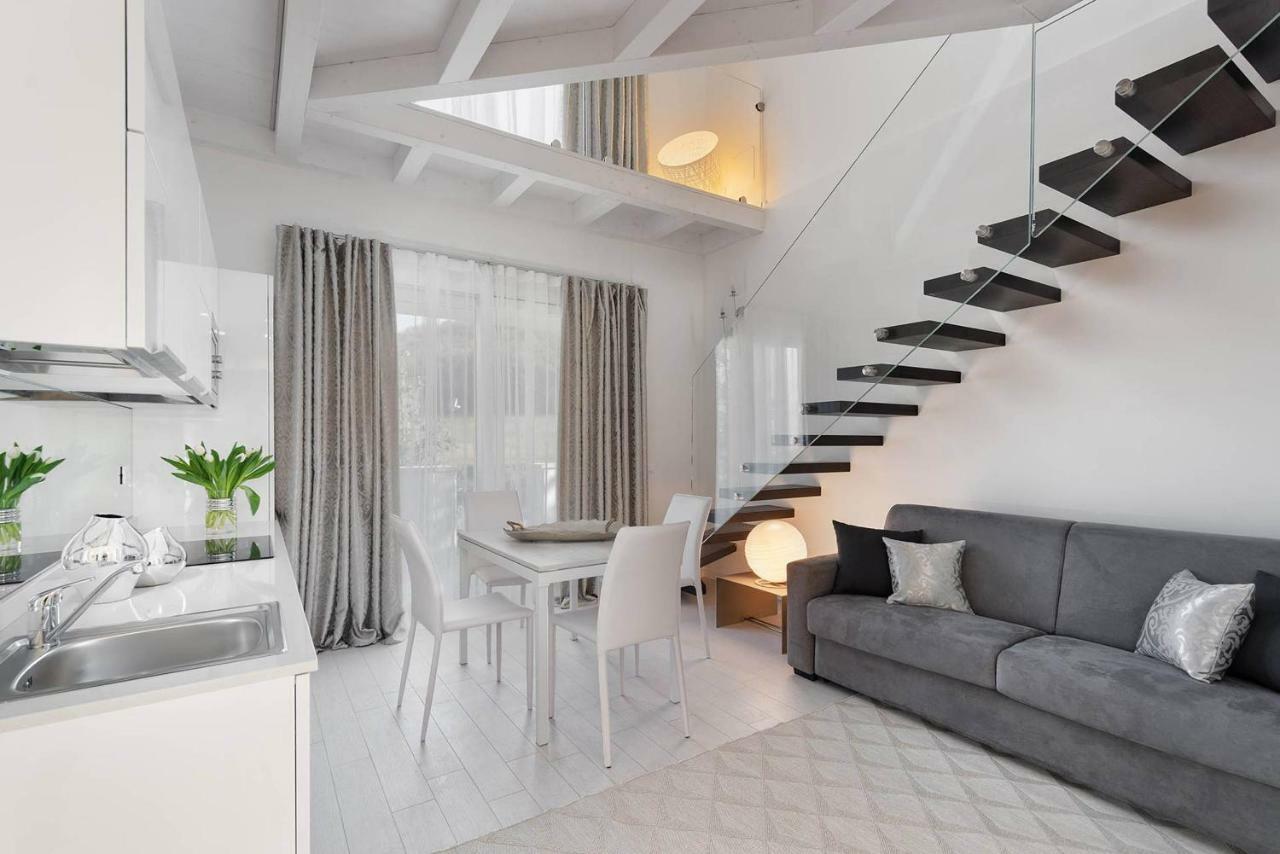 Villa Bianca Luxury Apartments Desenzano del Garda Buitenkant foto