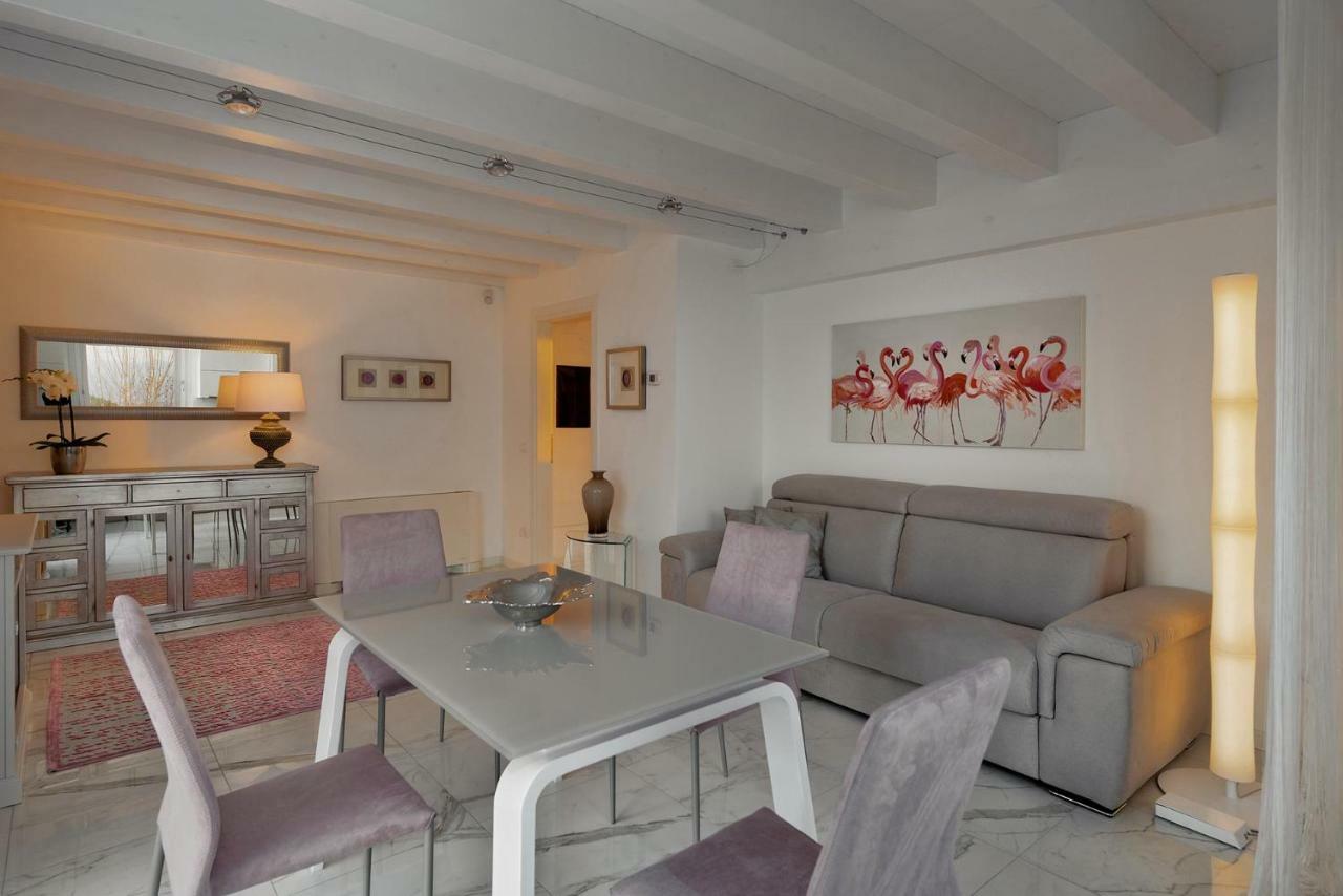 Villa Bianca Luxury Apartments Desenzano del Garda Buitenkant foto