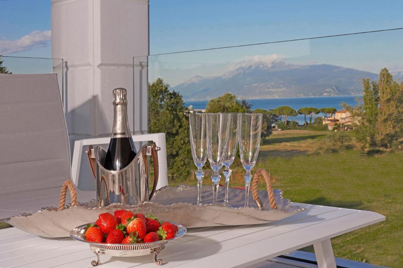 Villa Bianca Luxury Apartments Desenzano del Garda Buitenkant foto